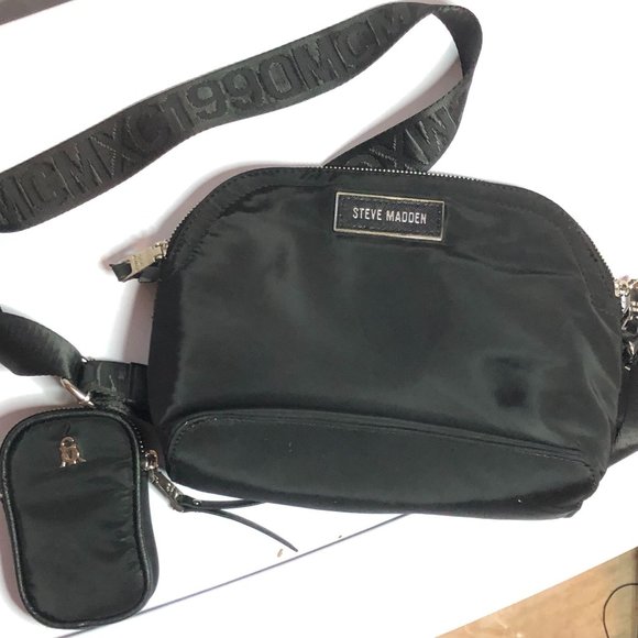 Steve Madden Bfarren cross body bag in black nylon with Detachable pouch - Picture 8 of 8